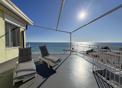 Пентхаус с великолепным видом на море, расположенный в одном из самых престижных районов Ривьеры.