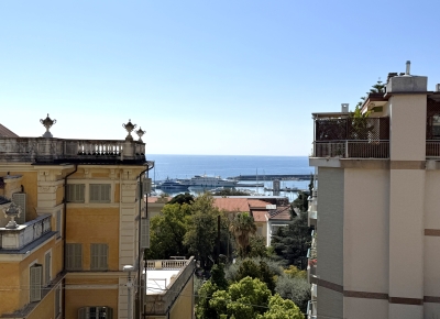 Полностью отремонтированная квартира с приятным внешним пространством